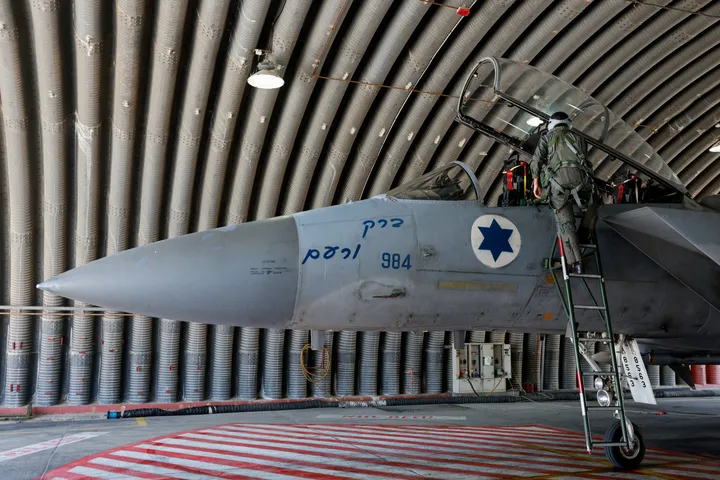 תקלה במטוס קרב ישראלי מעל איראן כמעט הובילה לנחיתת חירום – עוד כישלון במערכה.