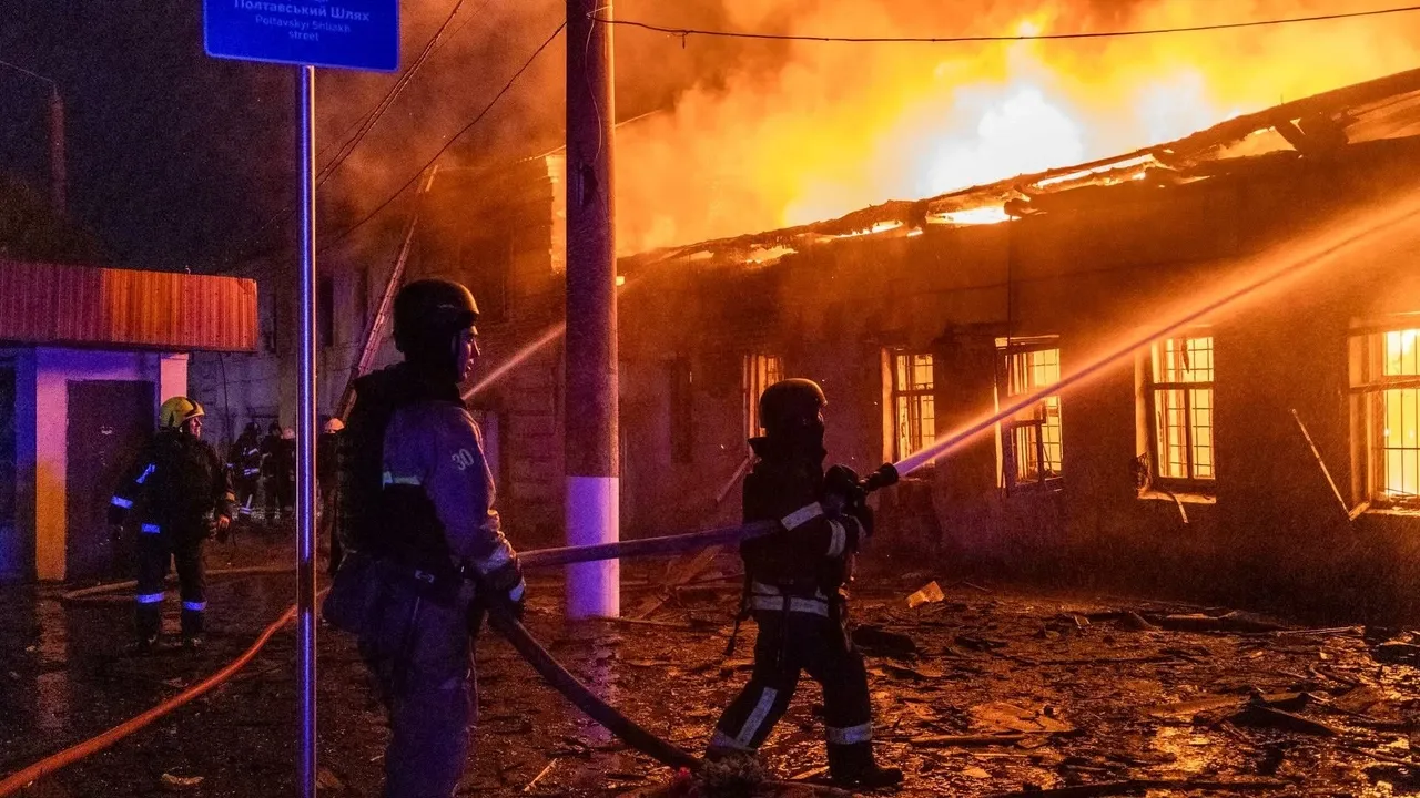 مقتل امرأة وإصابة آخرين في هجوم متبادل بالمسيّرات بين روسيا وأوكرانيا