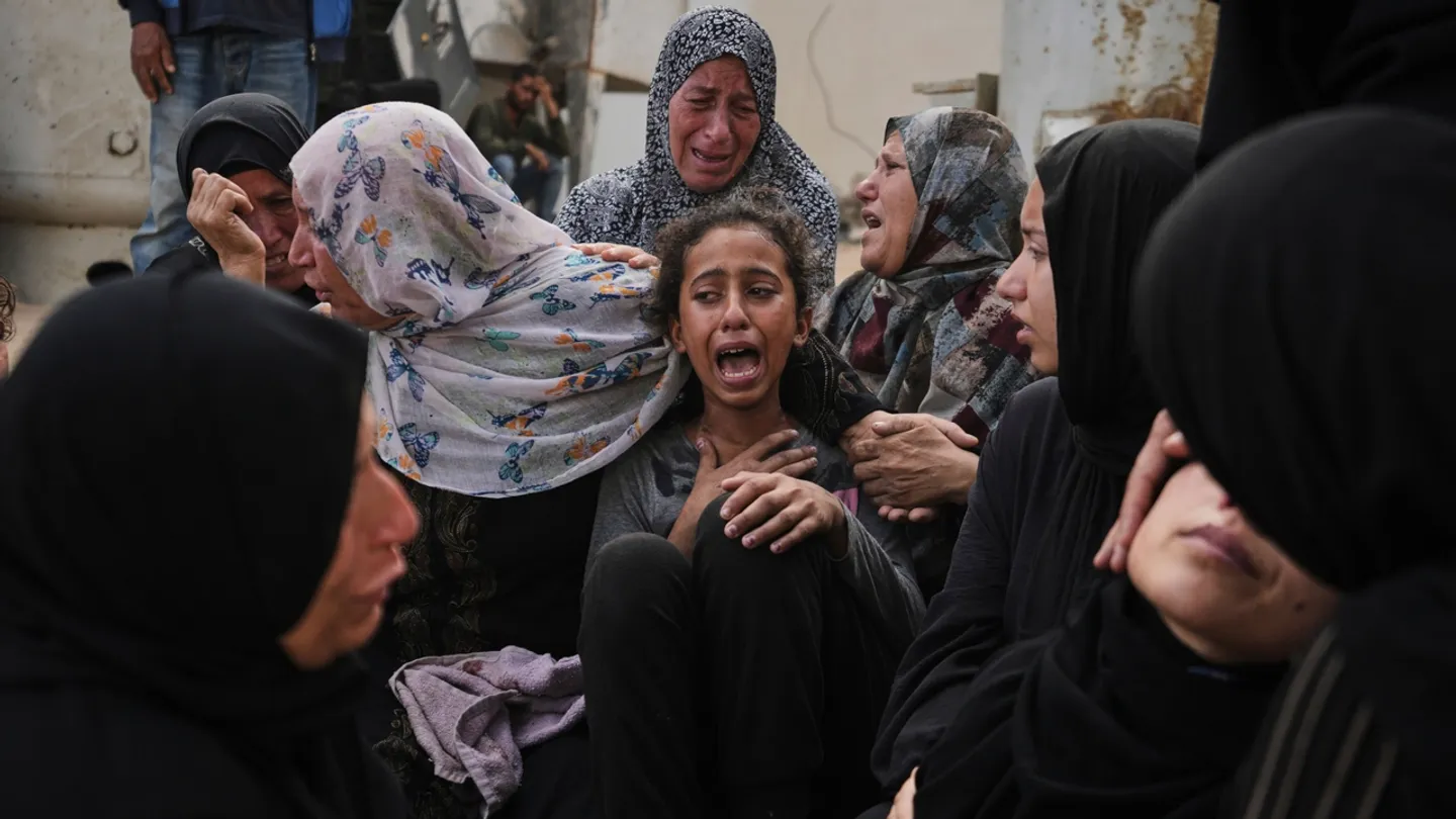 الاحتلال يقصف الخيام ومنتظري المساعدات في غزة.. والأمم المتحدة تشبّه ما يحدث بأهوال "يوم القيامة"