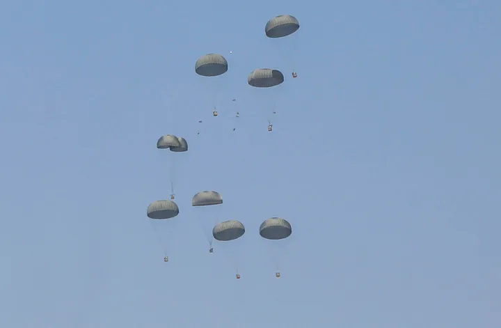 Humanitarna pomoć padobranima spuštena u Gazu