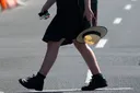 Visezi să devii următorul MrBeast? Ei bine, Australia spune că trebuie să ai cel puțin 16 ani