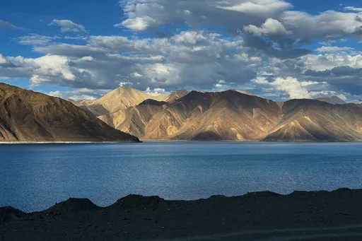 भारत ने लद्दाख क्षेत्र में चीन सीमा के पास एयरबेस चालू किया