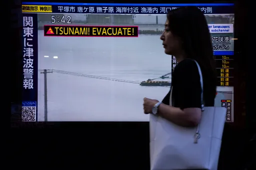 Negara-negara masih berwaspada walaupun amaran tsunami telah diturunkan tarafnya