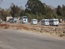 Autoridades sírias evacuam residentes drusos de Sweida sob escolta de segurança