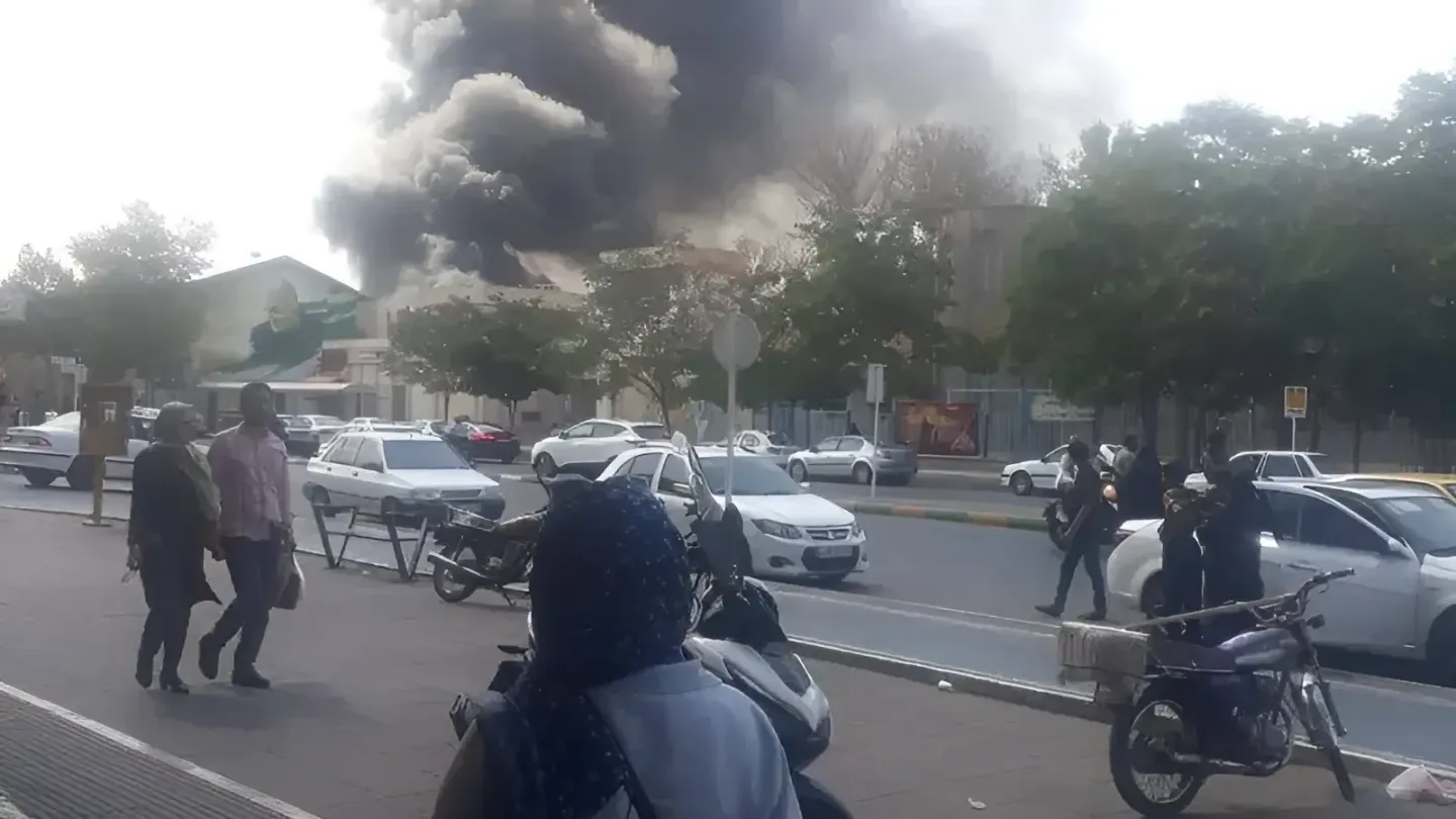 إيران.. حريق كبير بمحيط مستشفى القائم في مدينة مشهد شرقي البلاد