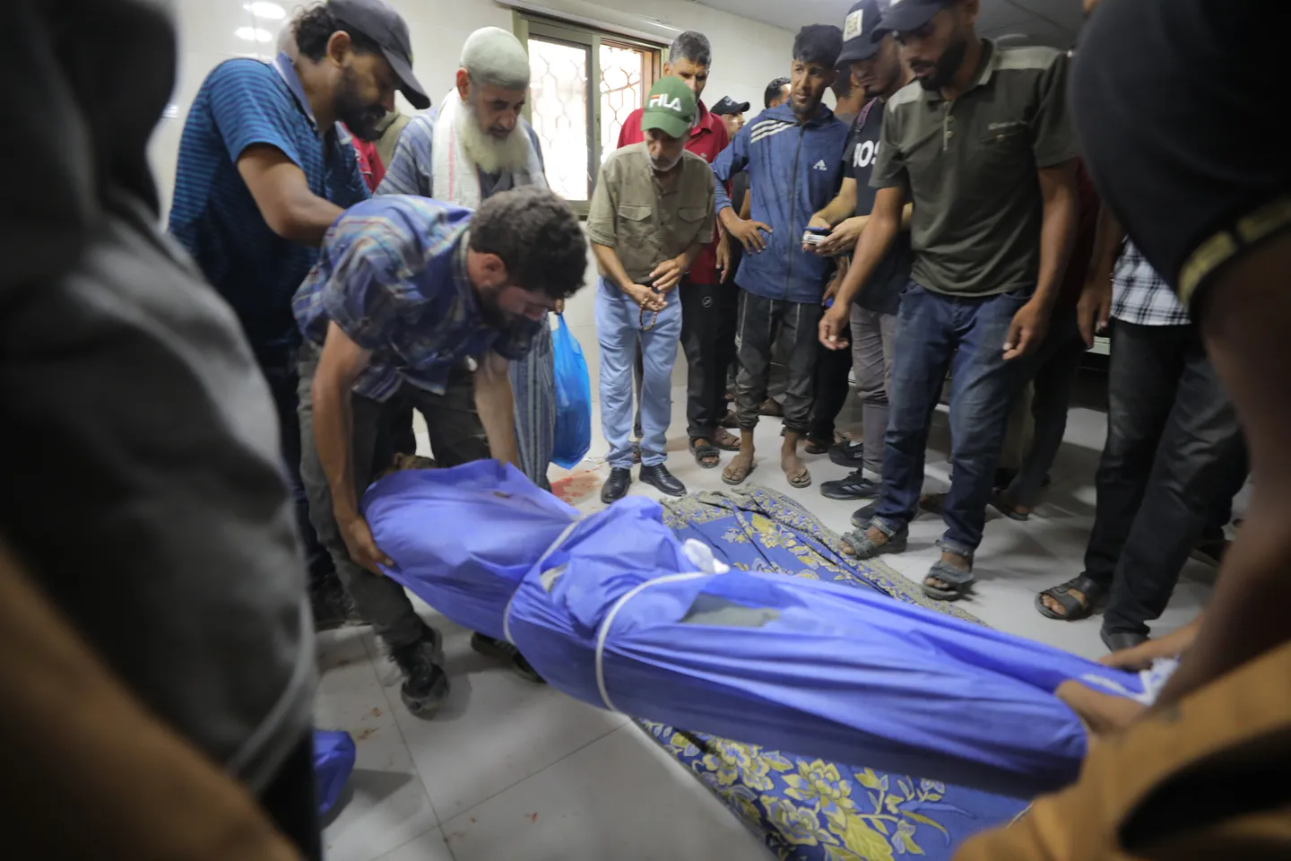 مجازر الاحتلال ترفع حصيلة الشهداء في غزة وسط تفاقم المجاعة وتحذيرات من كارثة صحية تهدّد الأطفال