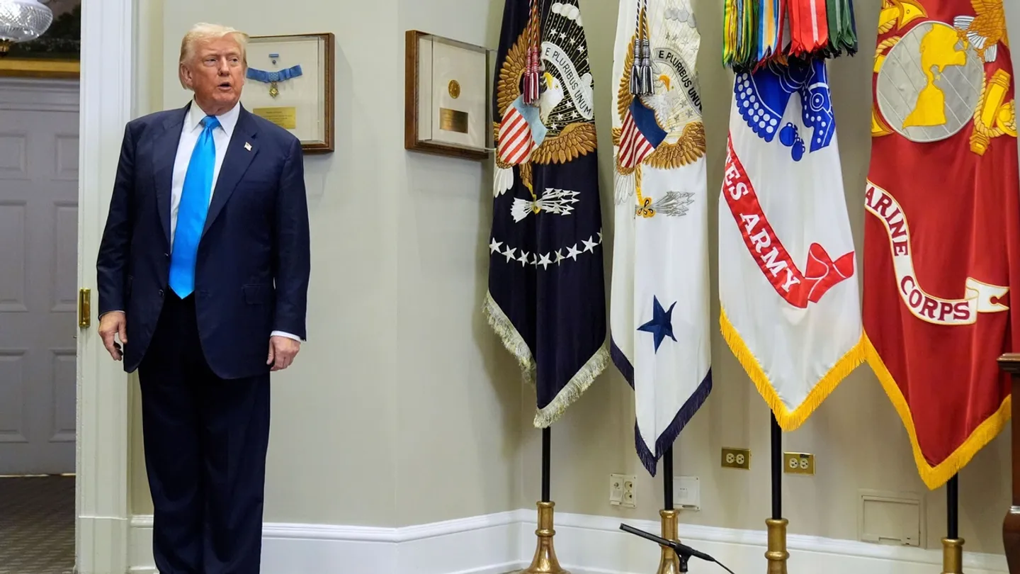 Trump assina ordem para justificar tarifas de 50% sobre o Brasil devido à acusação contra Bolsonaro