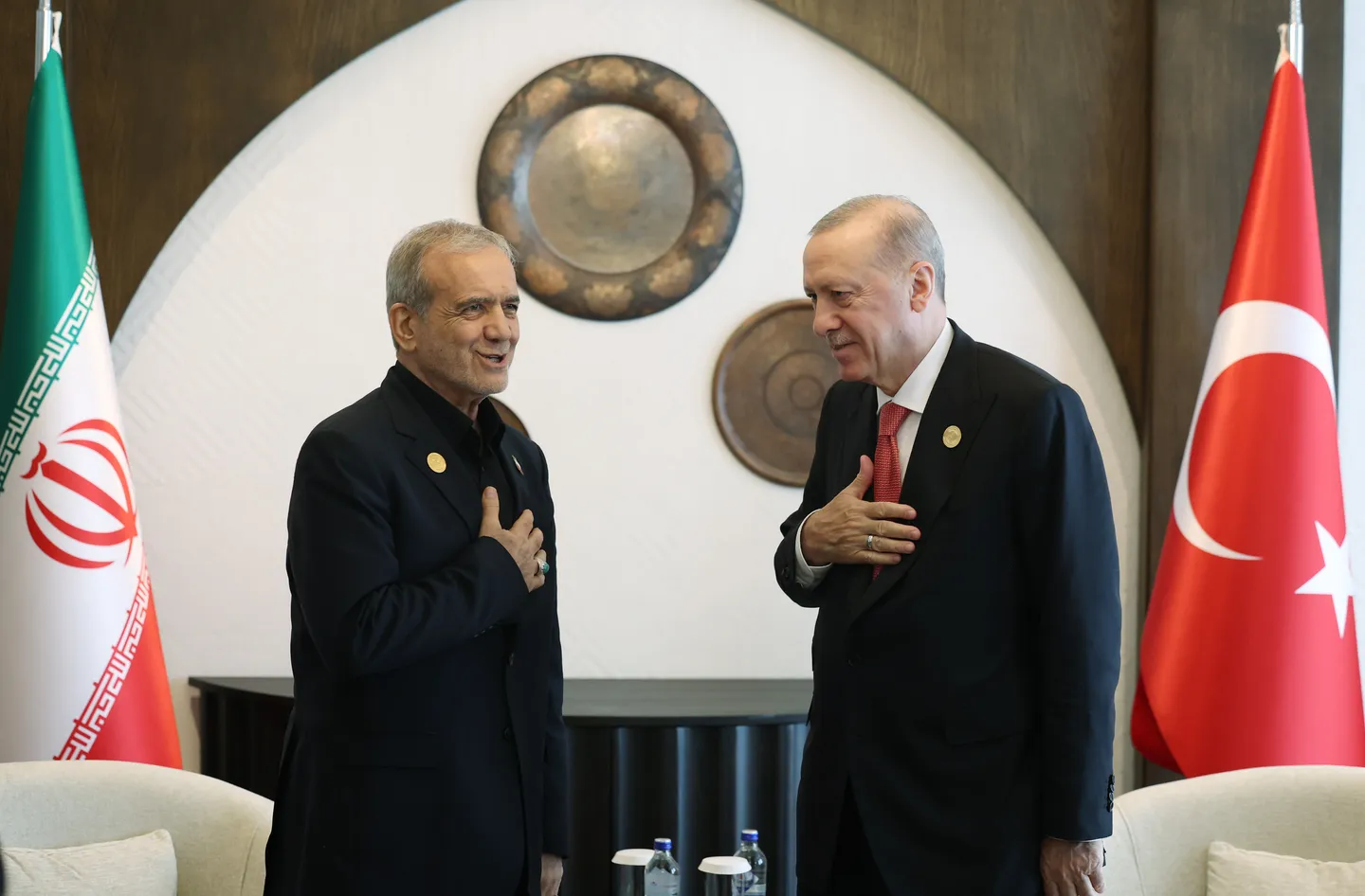 Presidenti Erdoğan u takua me presidentin iranian Pezeshkian
