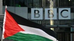 منتِج وثائقي يتهم "BBC" بمحاولة إسكات فريقه بعد رفض بث فيلم عن الأطباء في غزة