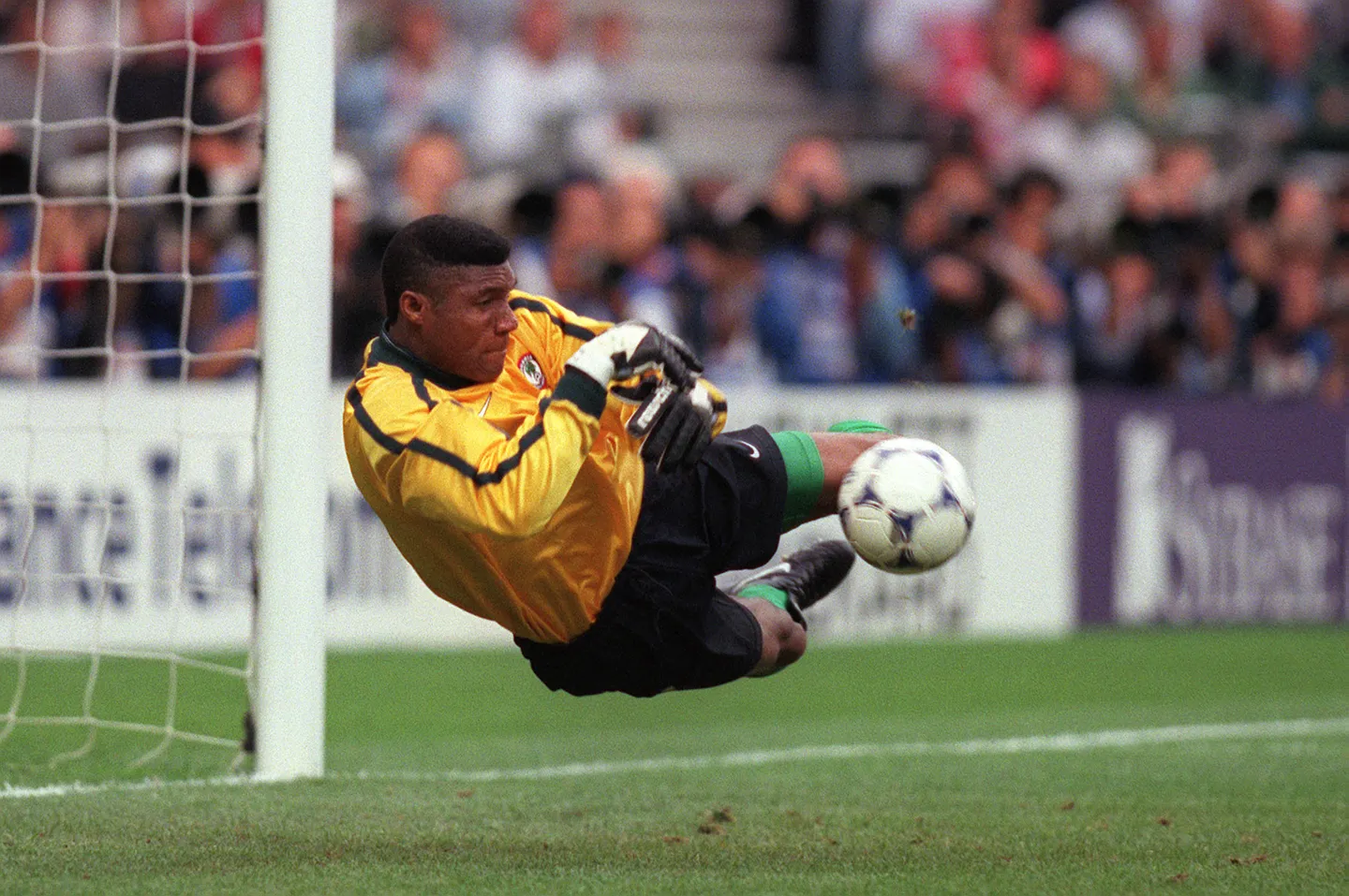Nigerians mourn death of legendary goalkeeper Peter Rufai