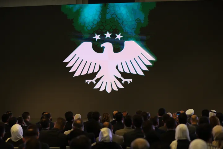 Siria presenta nuevo emblema que simboliza la unidad y el comienzo de una nueva era