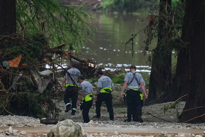 Search for missing girls as Texas flood death toll rises to 32