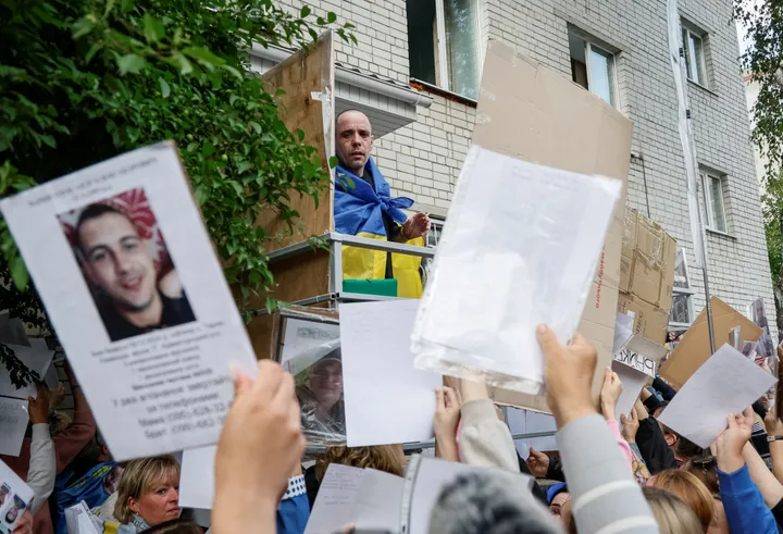 Russia accuses Ukrainian military chief of downing POW plane