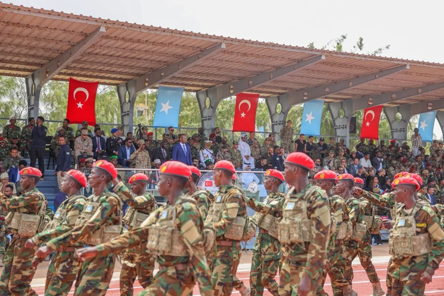 Hundreds of Somali officers graduate from Turkish military academy