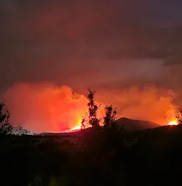 Vatra zjarri në Bllacë, kufizohet qarkullimi në kufirin Maqedoni e Veriut-Kosovë