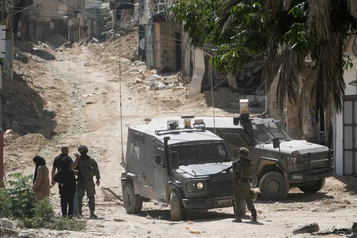 شهيد ومصابون برصاص جيش الاحتلال خلال اقتحامات عدة بالضفة الغربية