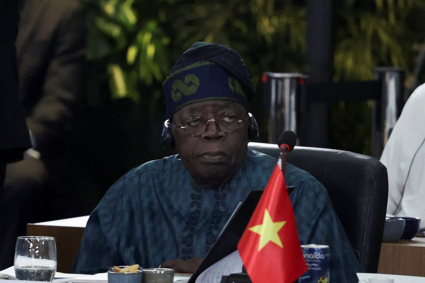 Tinubu hail Nigerian students wey shine for London