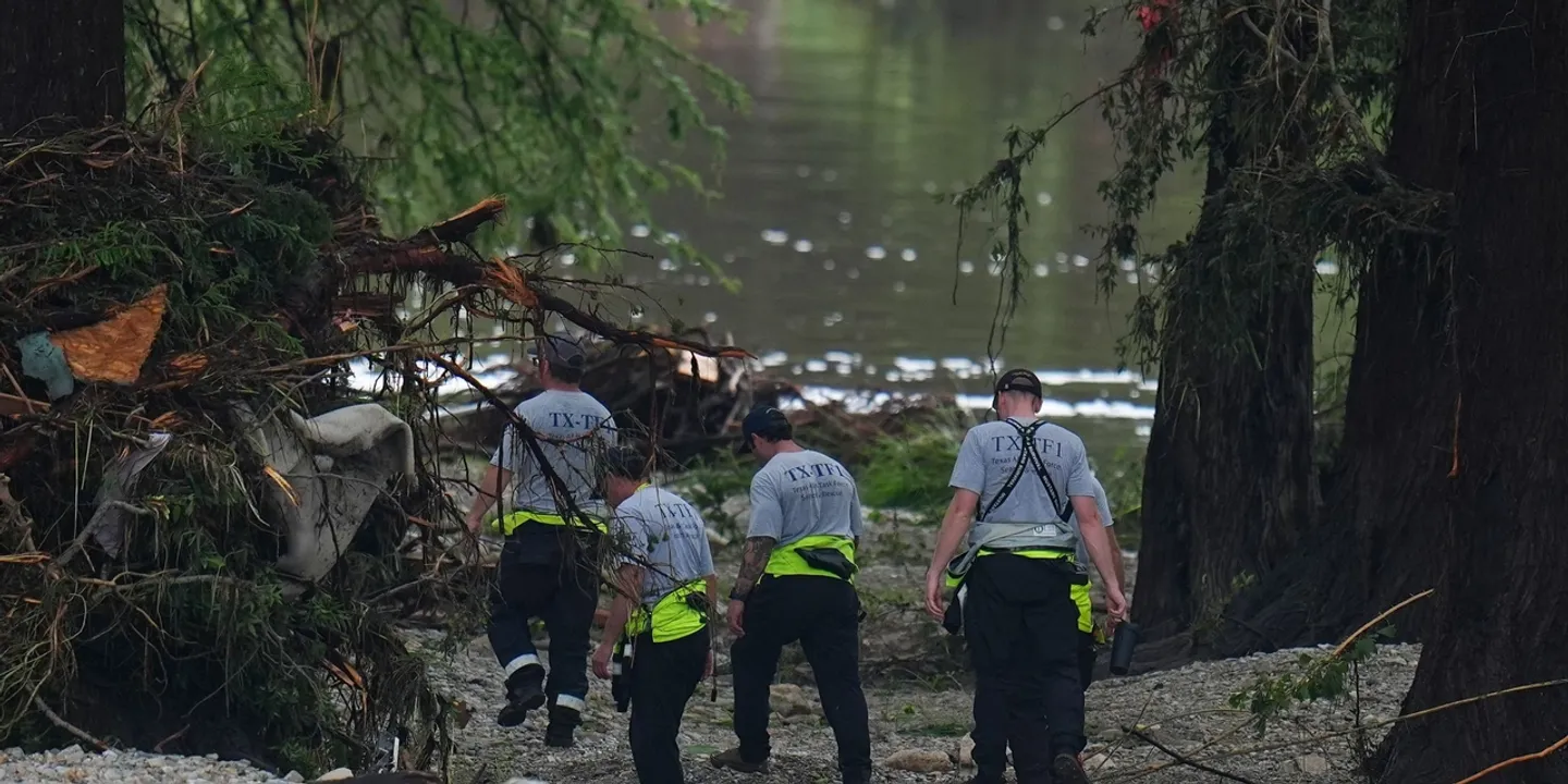 O número de mortos das cheias no Texas sobe para 51, enquanto muitos continuam desaparecidos