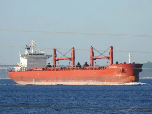 هل يشير غياب السفن الأمريكية عن البحر الأحمر إلى محدودية نتائج العملية ضد الحوثيين؟