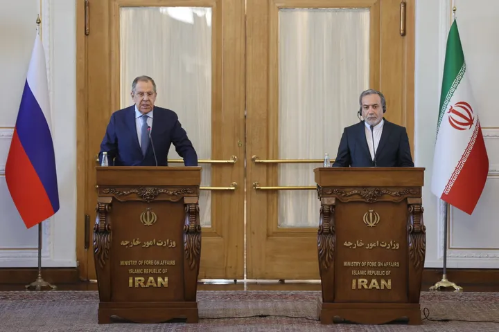 گفت‌وگوی تلفنی وزرای خارجه روسیه و ایران درباره آتش‌بس میان پاکستان و افغانستان