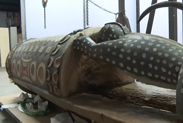 'Talking drum' looted by French colonial troops returns to Côte d'Ivoire