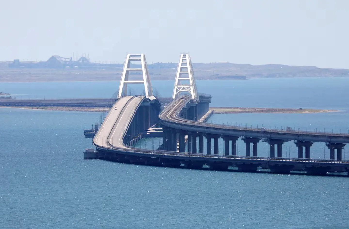 Крымский мост заблокирован