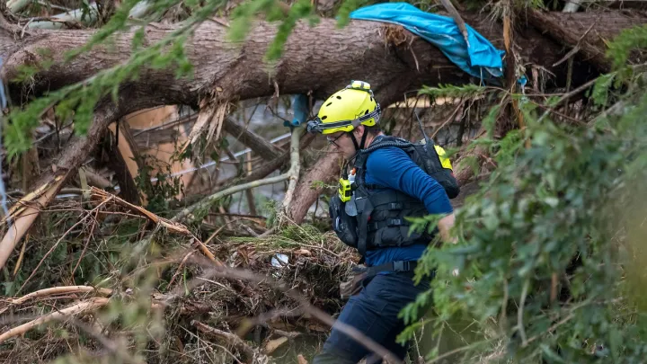 Número de mortos nas cheias do Texas atinge 82; Trump planeia visita