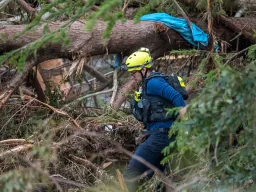 Número de mortos nas cheias do Texas atinge 82; Trump planeia visita
