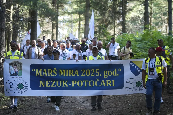 Thousands join peace march to honour Srebrenica genocide victims