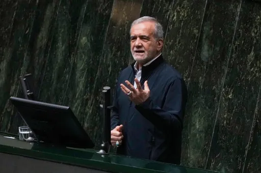 رئیسجمهور ایران: میگویند حقوق را زیاد کنید، پولش را از کجا بیاورم؟