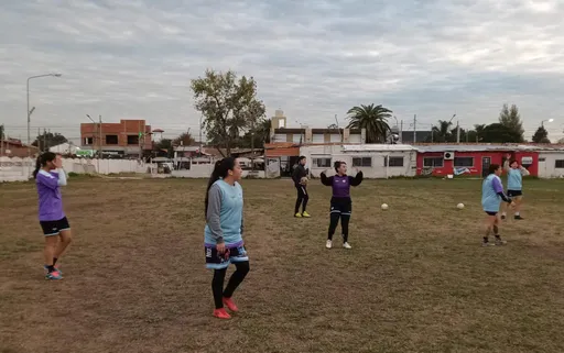 Villas Unidas, el club de fútbol femenino que rescata valores en barrios humildes de Argentina