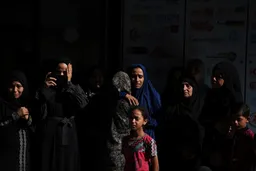 Hamas agrees to release 10 Israeli hostages amid tough Gaza ceasefire talks