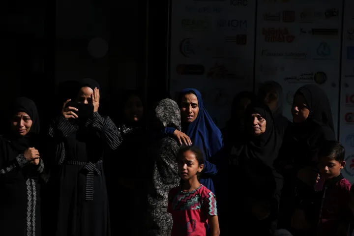 Hamas agrees to release 10 Israeli hostages amid tough Gaza ceasefire talks
