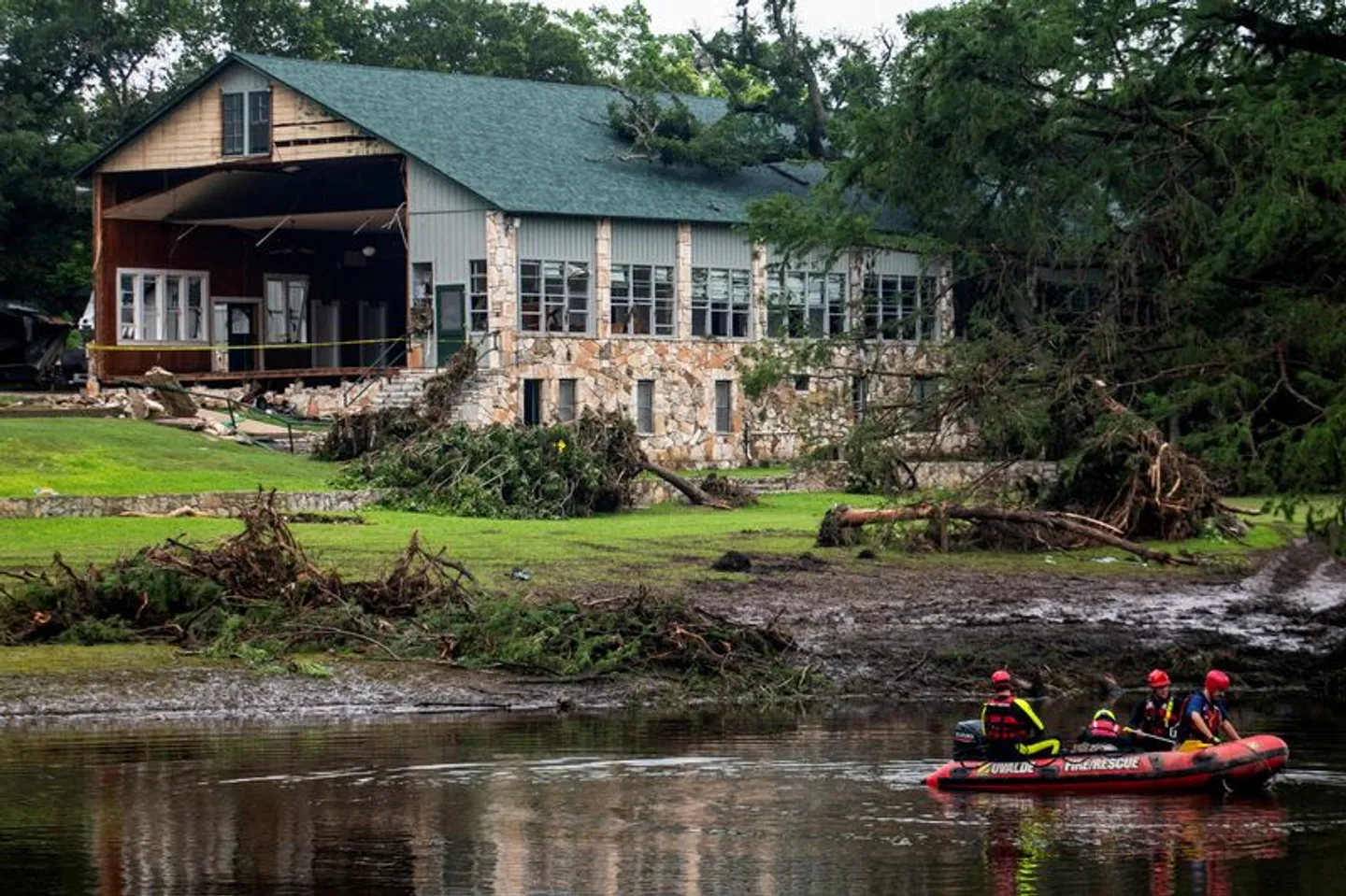 Hopes fade but search persists for Texas flood survivors