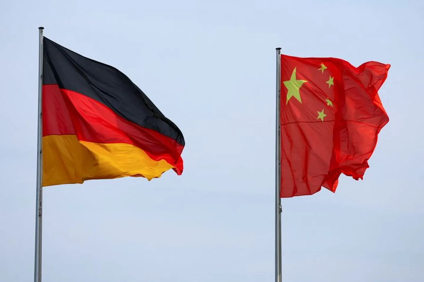 Germaniýa: Hytaý Gyzyl deňiziň çäklerinde uçan uçarymyzy lazer bilen nyşana aldy