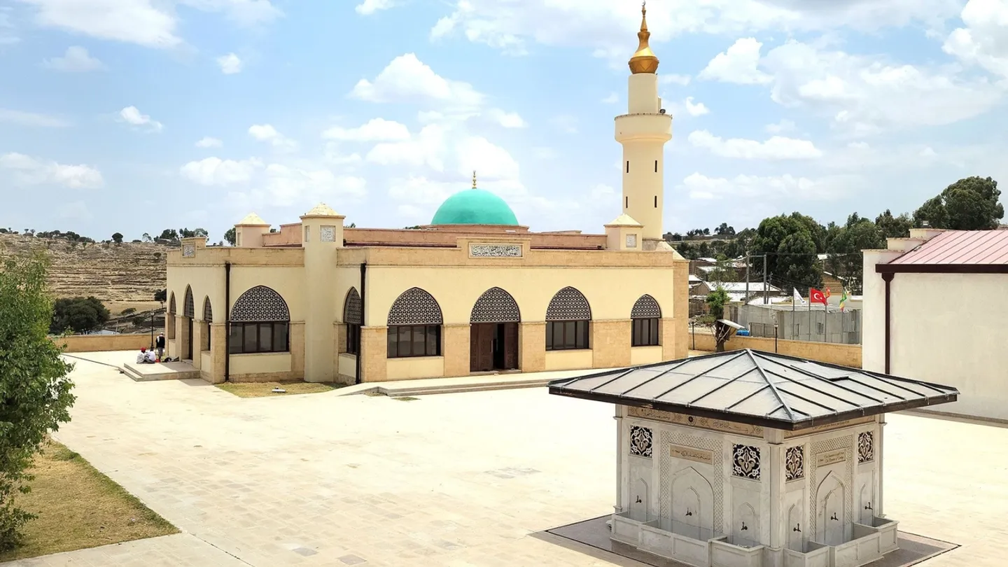 بعد تضرّره خلال الحرب الأهلية.. "تيكا" التركية ترمم مسجد ومقام النّجاشي في إثيوبيا