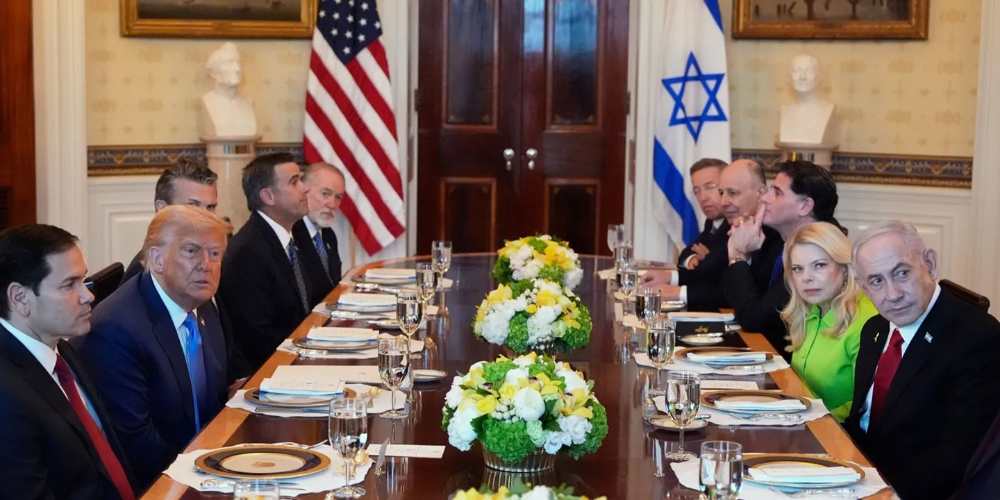 Netanyahu apoia expulsão de palestinianos enquanto Trump ignora solução de dois Estados