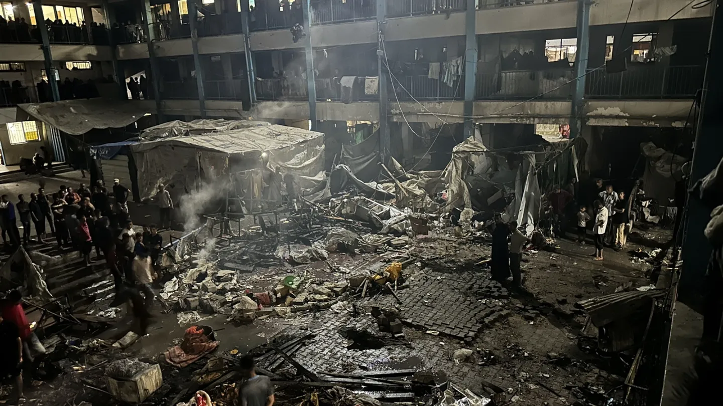 عشرات الشهداء بمجازر جديدة للاحتلال في غزة.. و"الهلال الأحمر" يعلن توقف عمل إحدى عياداتها