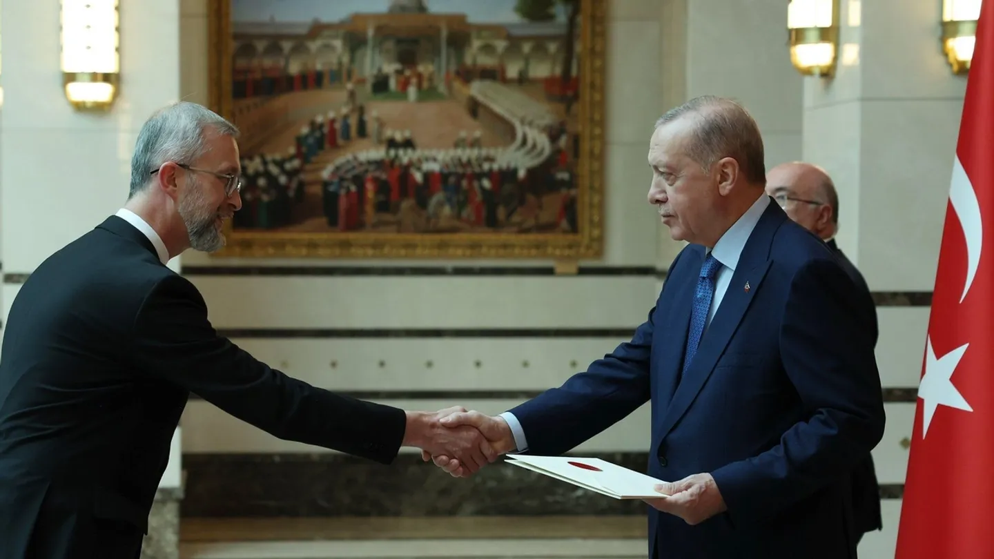 الرئيس أردوغان يتسلّم أوراق اعتماد سفراء 4 دول في المجمع الرئاسي بأنقرة