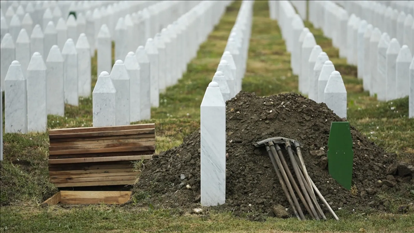 Hapen varret në Potoçari të BeH-së për shtatë viktimat e gjenocidit në Srebrenicë