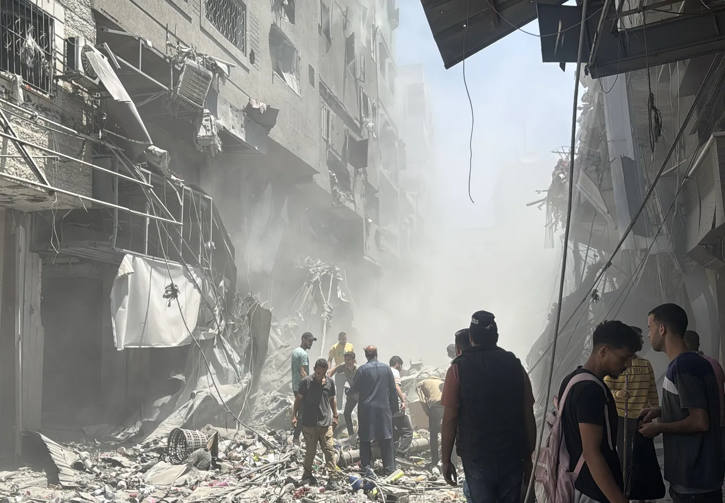 Numri i të vrarëve në Gaza i afrohet 57.700, sulmet izraelite vazhdojnë pandërprerë