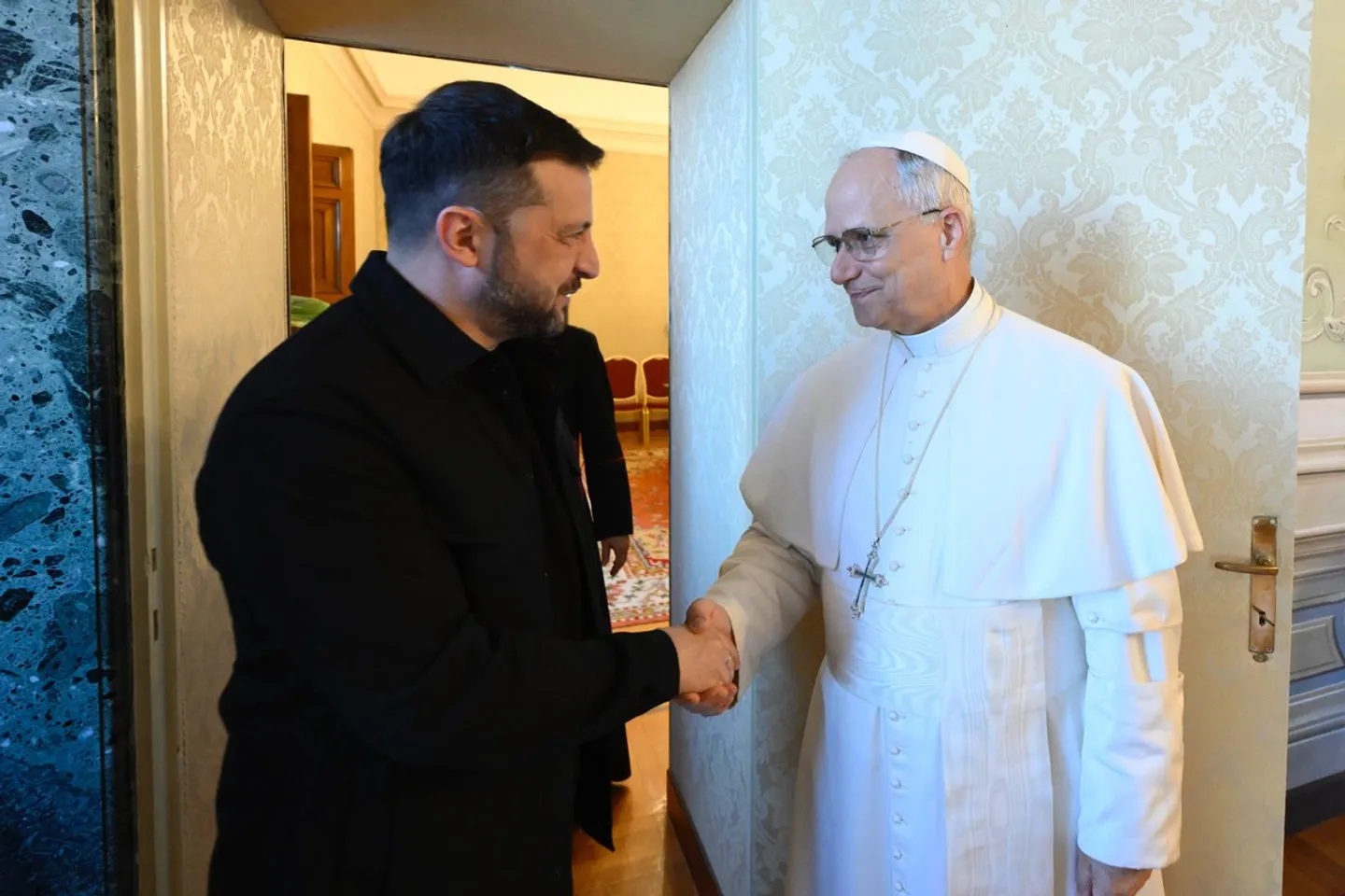 Ukrajinski lider Zelenski sastao se s papom Lavom i pozvao Vatikan da nastavi napore za mir