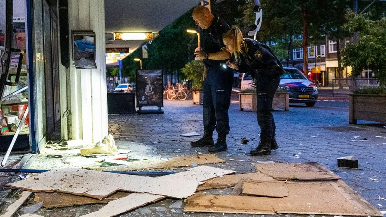 Vier explosies in regio Rotterdam, veel schade aan winkelpand