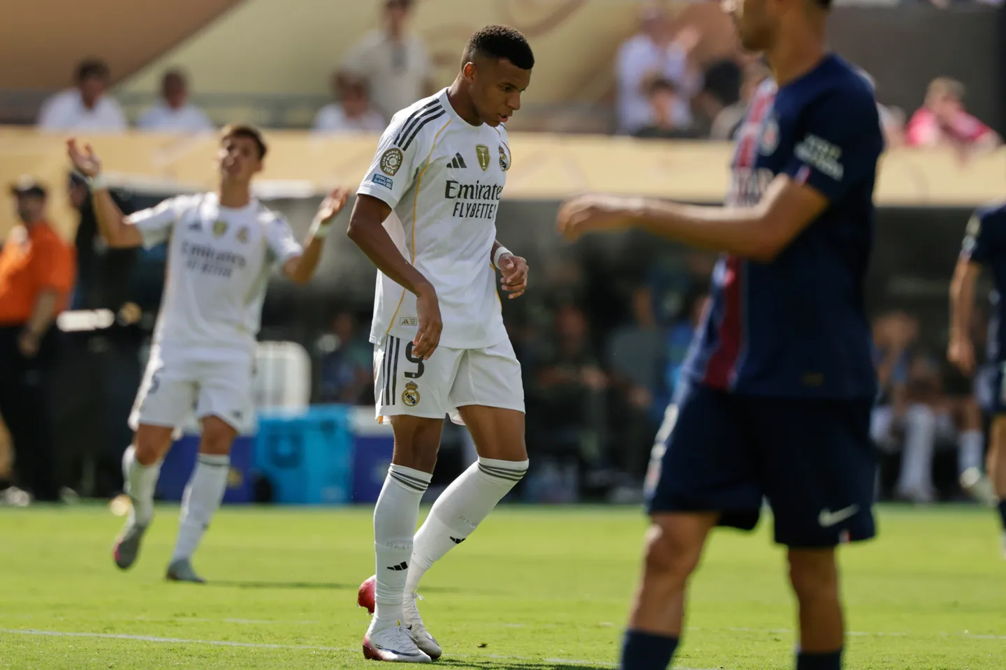 France: le parquet de Paris ouvre une enquête sur les dons de Kylian Mbappé à cinq policiers