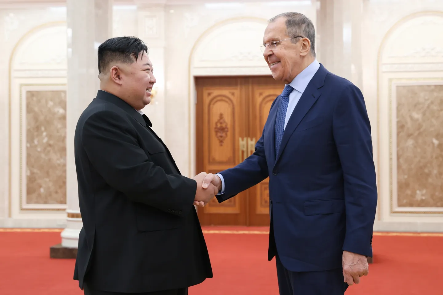 북한 김정은, 라브로프와의 회담 후 우크라이나 전쟁에서 러시아에 대한 무조건적 지지 재확인