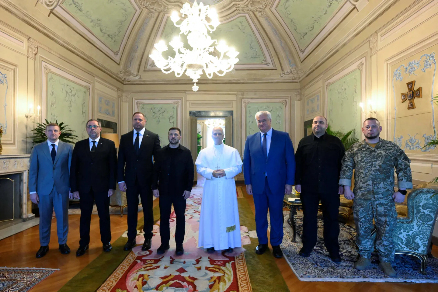 Selenskyj zu Ukraine-Wiederaufbaukonferenz in Rom eingetroffen