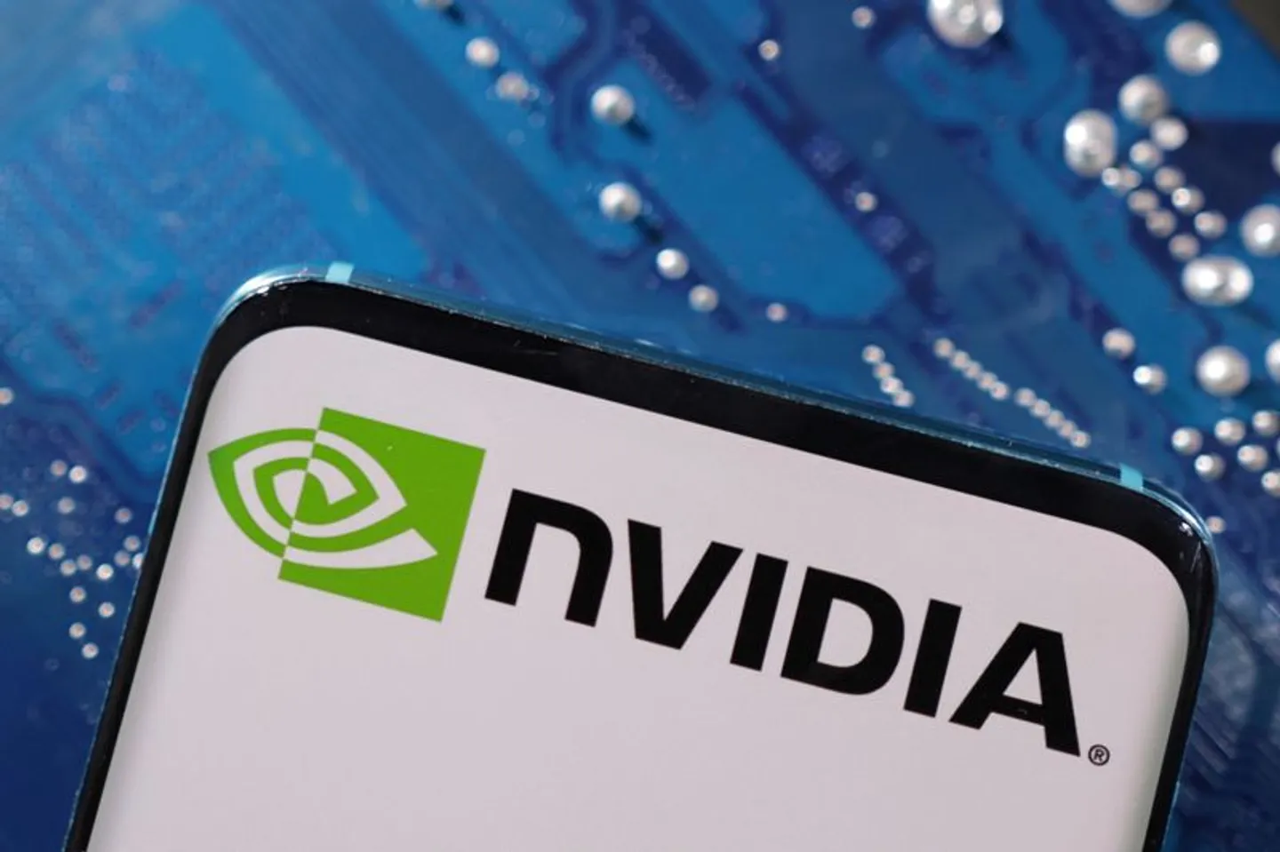 Nvidia vai retomar vendas de chips H20 AI à China depois de EUA flexibilizarem regras de exportação