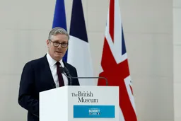 Britanski premijer se nada da će kraljevski doček Trumpa zaštititi od zamki