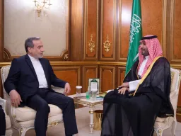 Príncipe herdeiro saudita reúne-se com ministro dos Negócios Estrangeiros do Irão