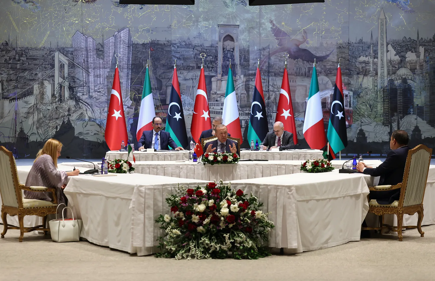 Au sommet d'Istanbul, Erdogan, Meloni et Dbeibeh appellent à un cessez-le-feu à Gaza